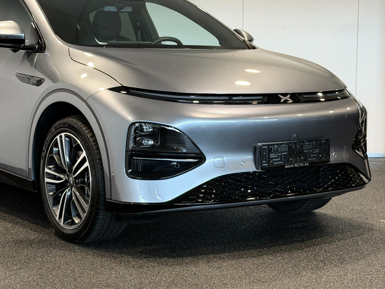 Grå Xpeng G6 fra 2025