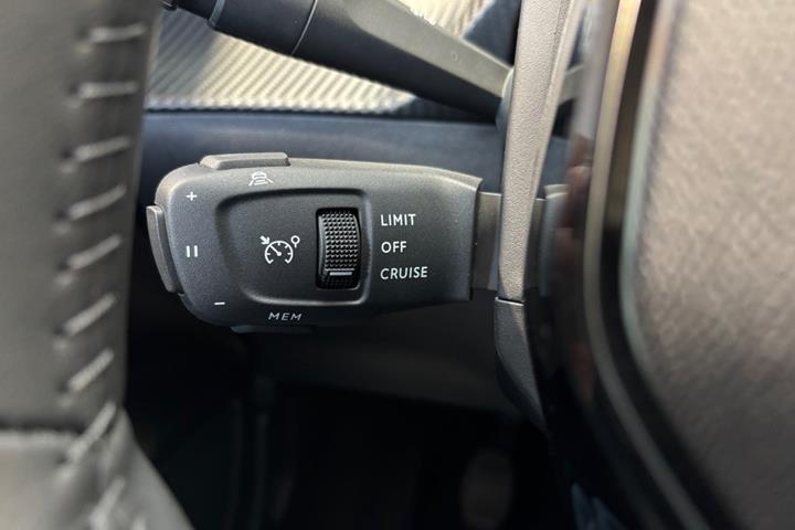 undefined Peugeot 208 fra 2024
