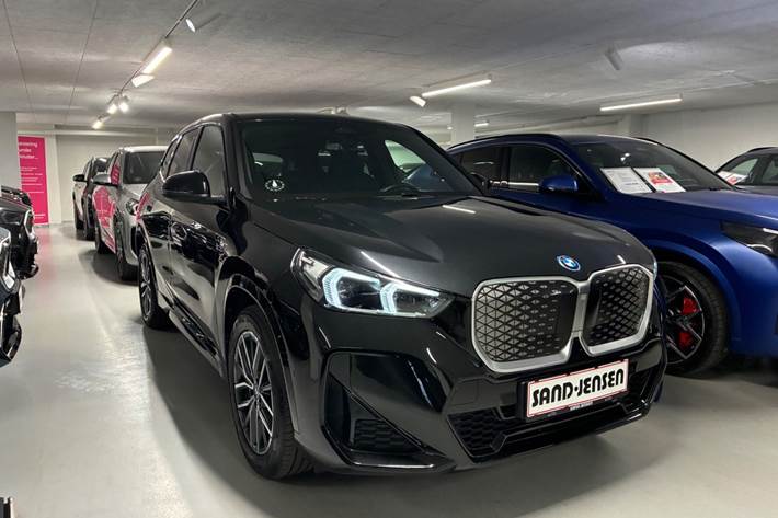 Sort BMW iX1 fra 2025