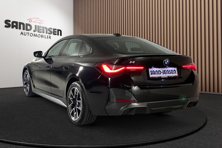 Sort BMW i4 fra 2024