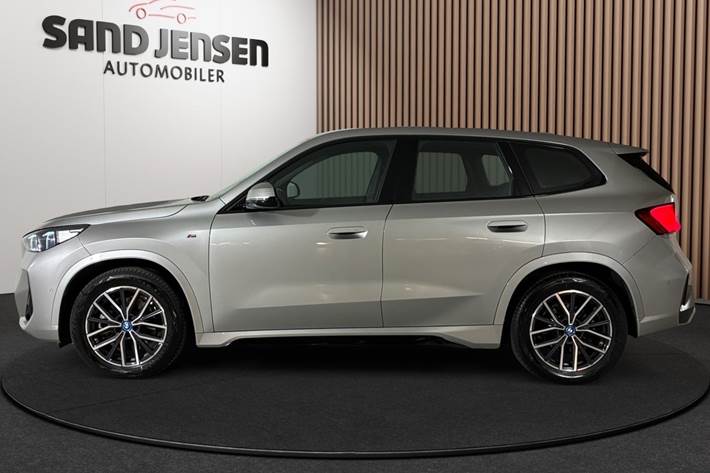 Sølv BMW iX1 fra 2024
