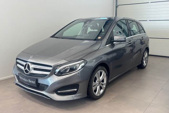 Grå Mercedes B200 fra 2017