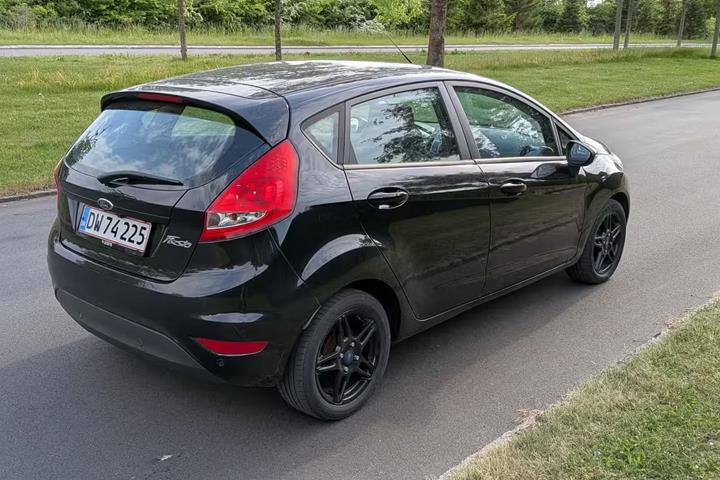 Sort Ford Fiesta fra 2011