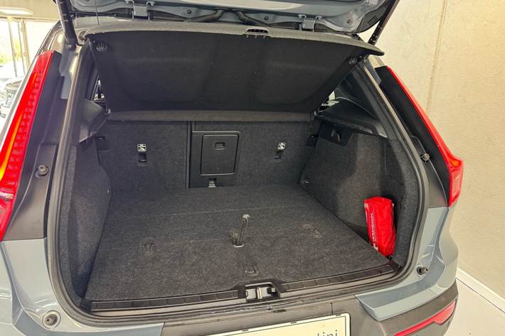 Grå Volvo XC40 fra 2021