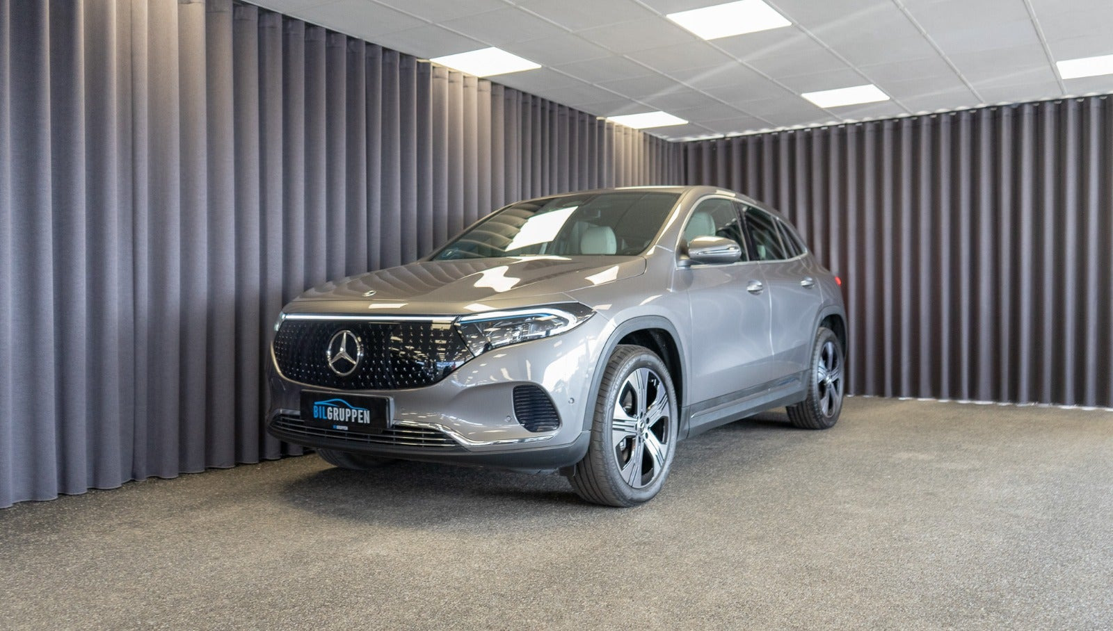 Grå Mercedes EQA250+ fra 2023