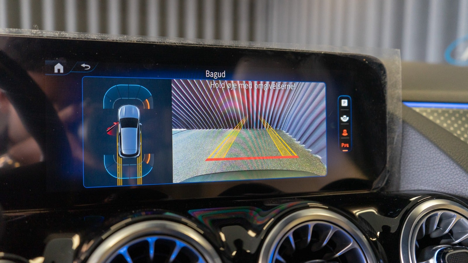Grå Mercedes EQA250+ fra 2023