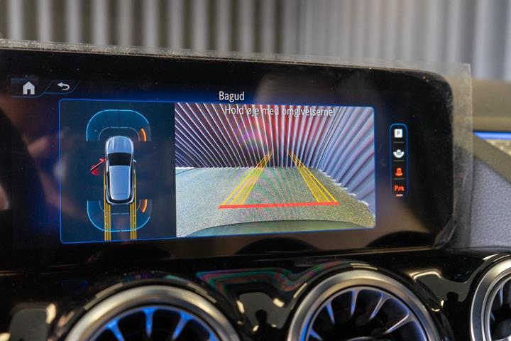 Grå Mercedes EQA250+ fra 2023