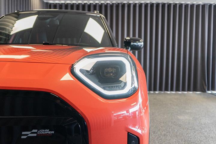 Orange Mini Aceman E fra 2025