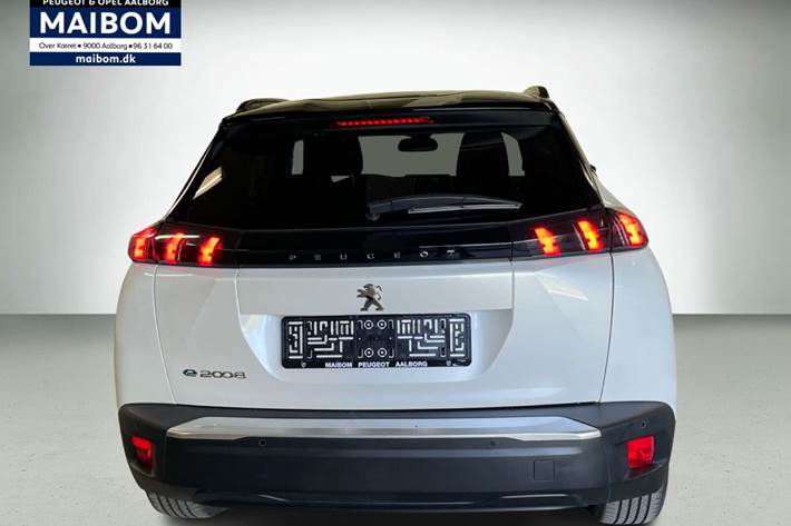 Hvid Peugeot e-2008 fra 2023