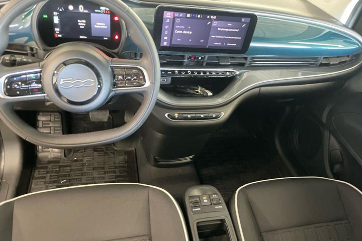 Grøn Fiat 500e fra 2024