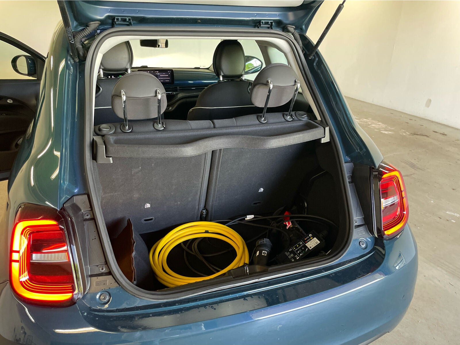 Grøn Fiat 500e fra 2024