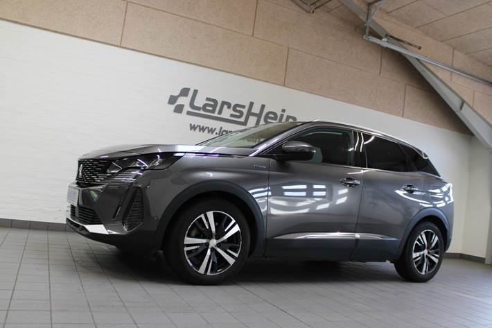 Grå Peugeot 3008 fra 2021