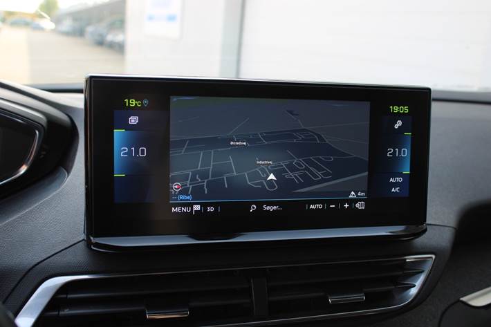 Grå Peugeot 3008 fra 2021
