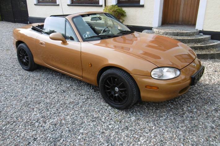 Gul Mazda MX-5 fra 1998
