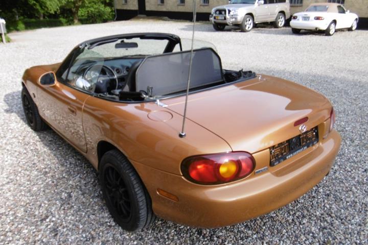 Gul Mazda MX-5 fra 1998