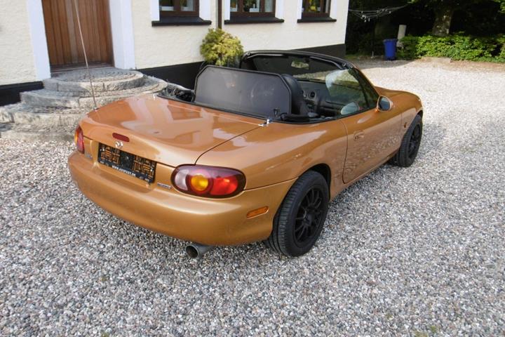 Gul Mazda MX-5 fra 1998