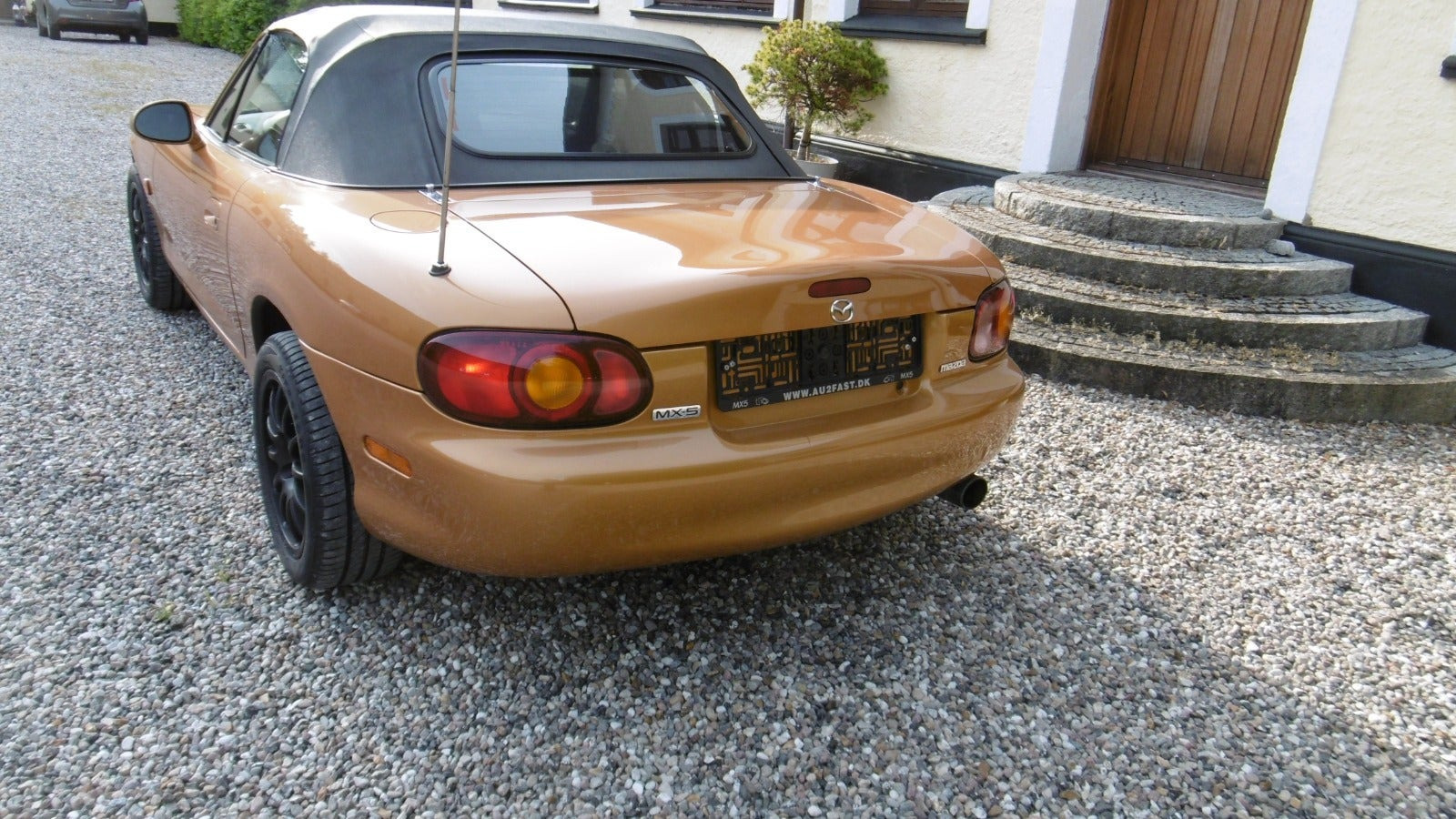 Gul Mazda MX-5 fra 1998