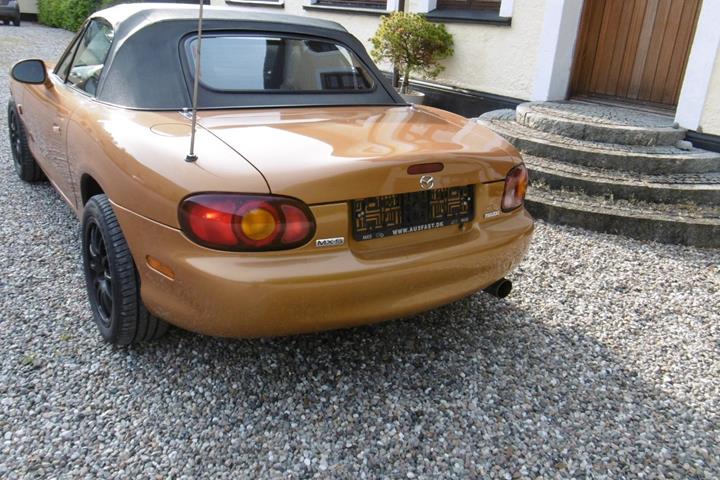 Gul Mazda MX-5 fra 1998