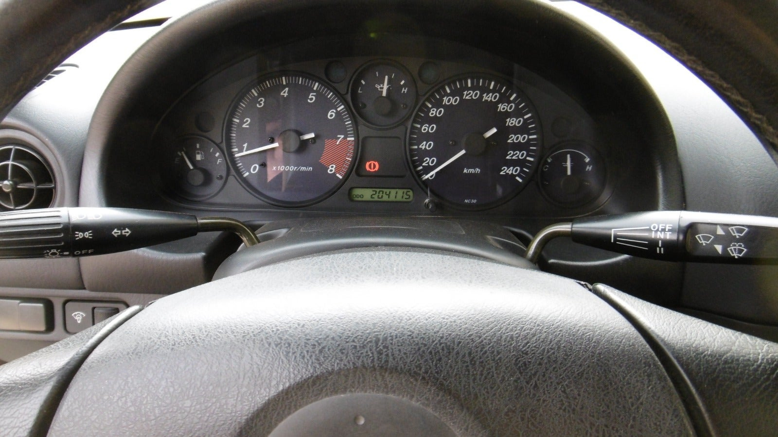 Gul Mazda MX-5 fra 1998