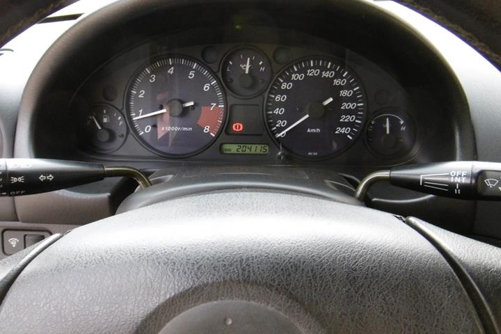Gul Mazda MX-5 fra 1998