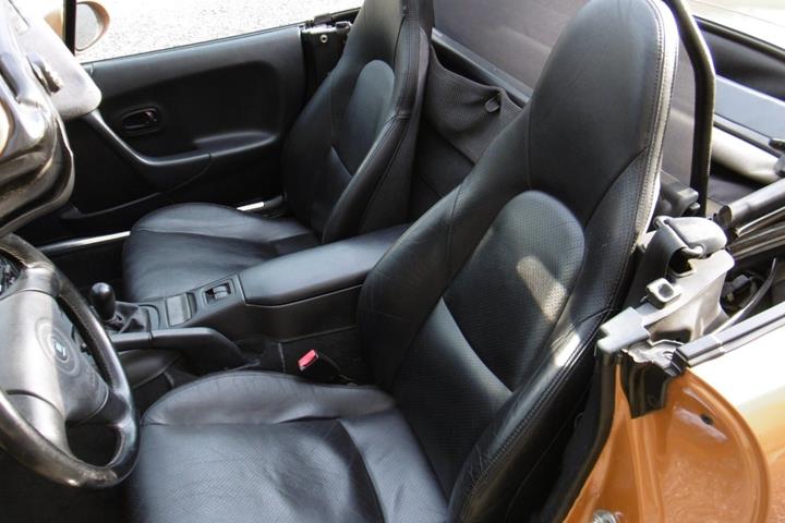 Gul Mazda MX-5 fra 1998