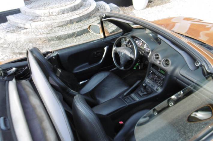 Gul Mazda MX-5 fra 1998
