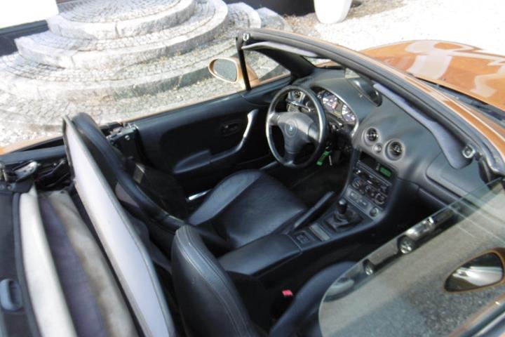 Gul Mazda MX-5 fra 1998