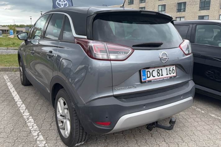 Grå Opel Crossland X fra 2019