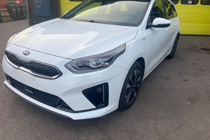 Hvid Kia Ceed fra 2021