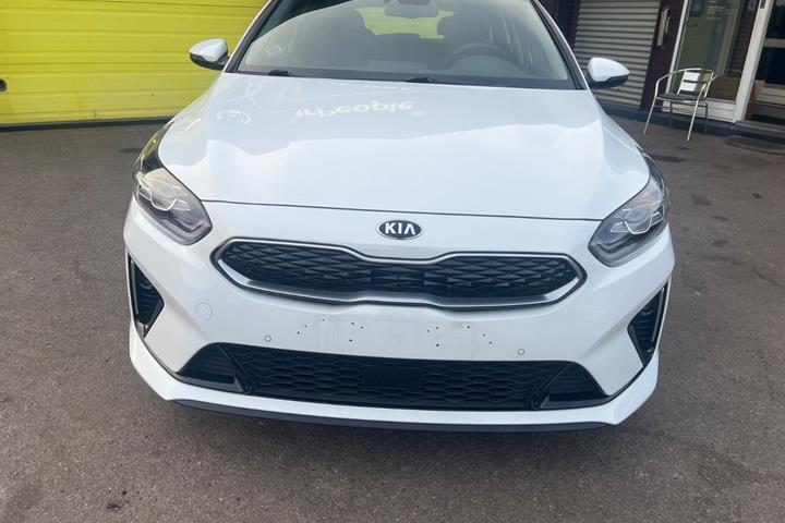 Hvid Kia Ceed fra 2021