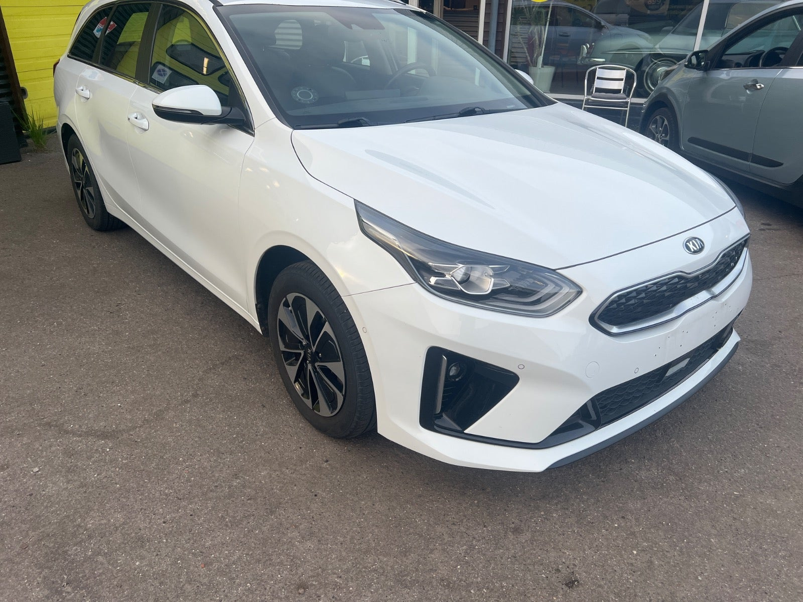 Hvid Kia Ceed fra 2021