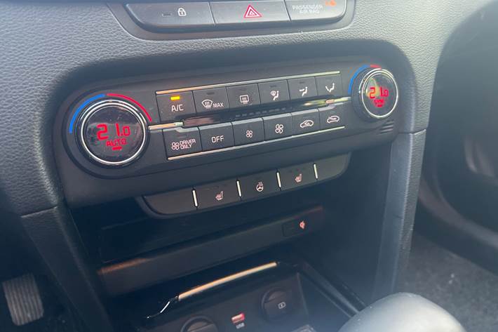 Hvid Kia Ceed fra 2021