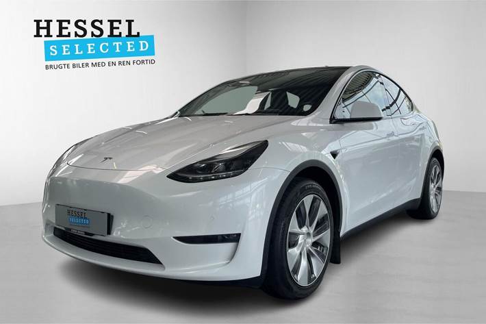 Hvid Tesla Model Y fra 2022 set udefra
