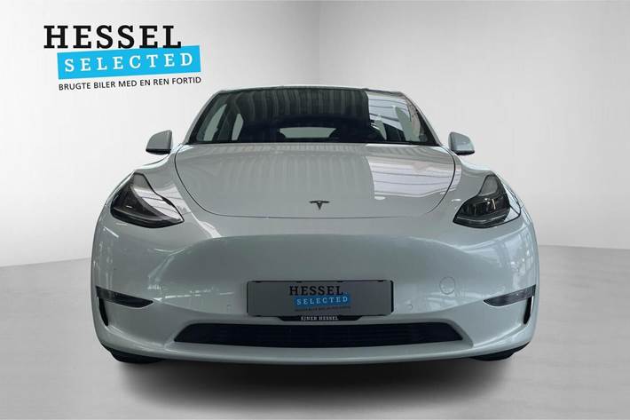 Hvid Tesla Model Y fra 2022