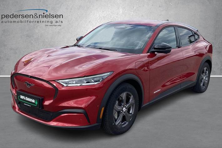 Rød Ford Mustang Mach-E fra 2024