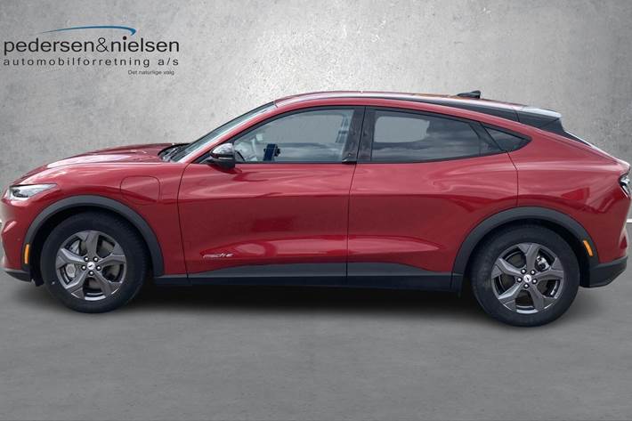Rød Ford Mustang Mach-E fra 2024