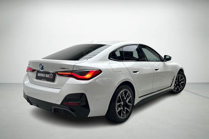 Hvid BMW i4 fra 2025