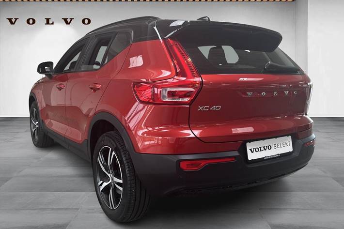 Rød Volvo XC40 fra 2021