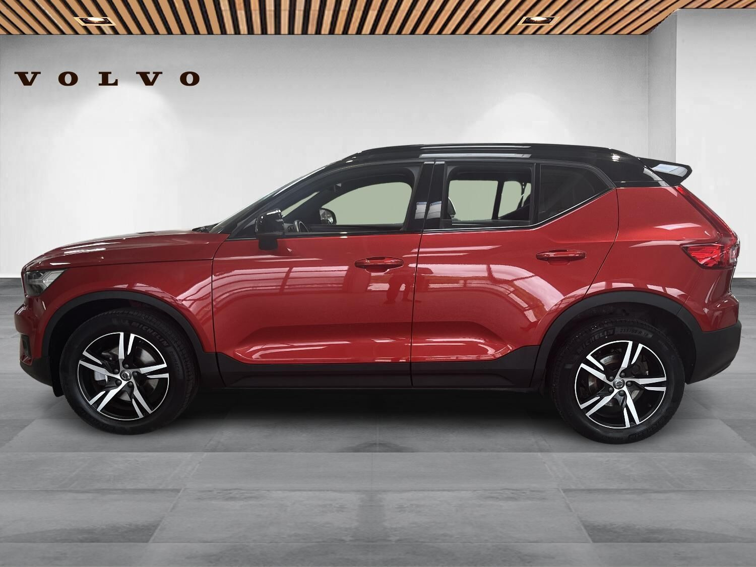 Rød Volvo XC40 fra 2021