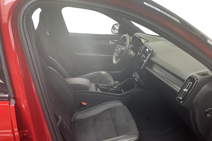 Rød Volvo XC40 fra 2021