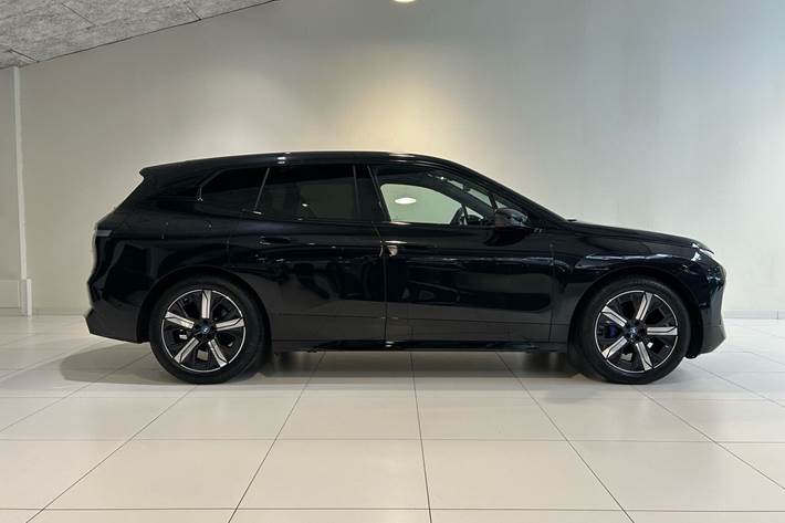 Sort BMW iX fra 2024