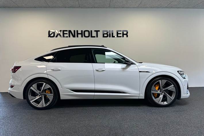 Hvid Audi e-tron fra 2020