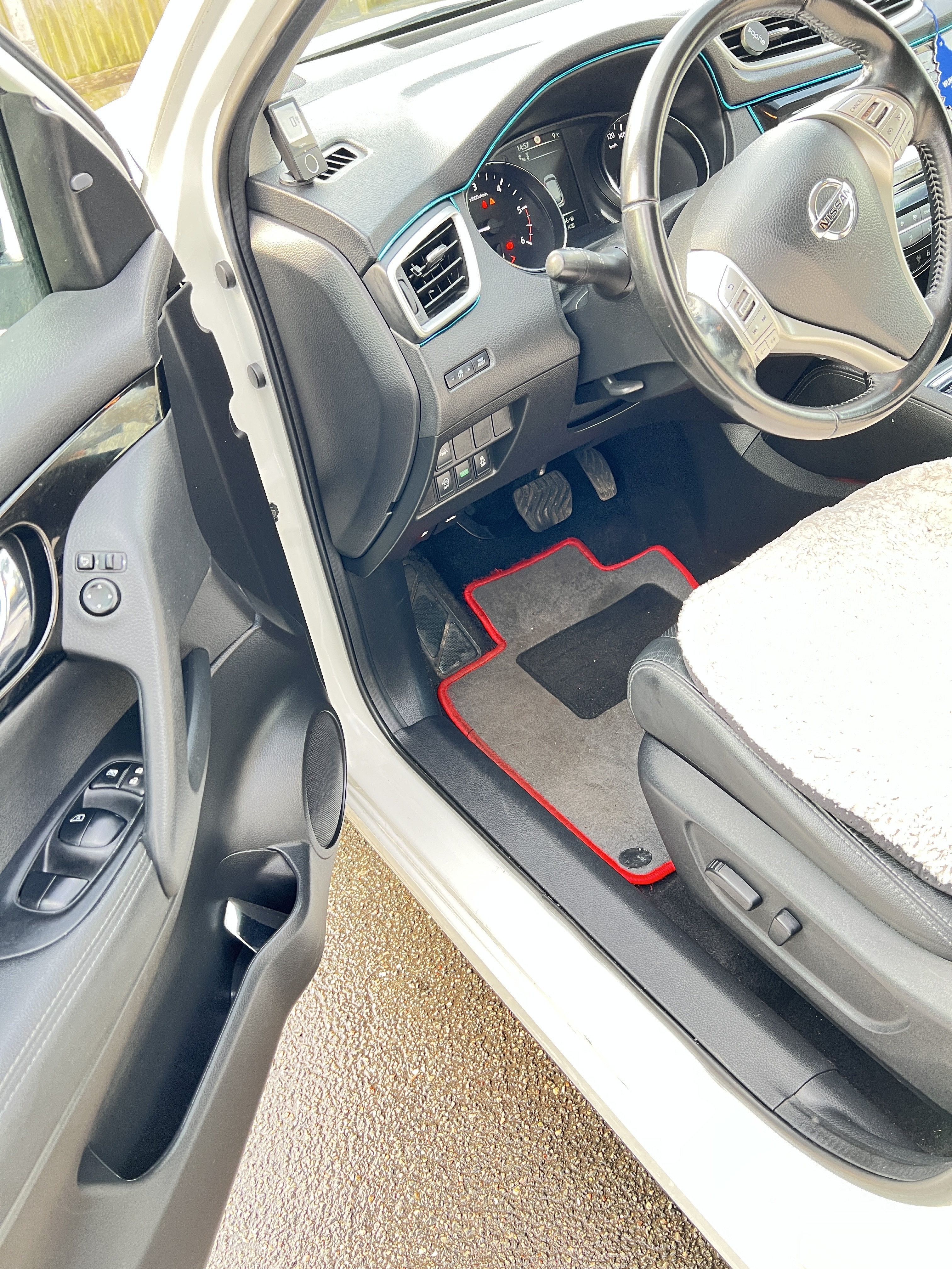 Hvid Nissan Qashqai fra 2016