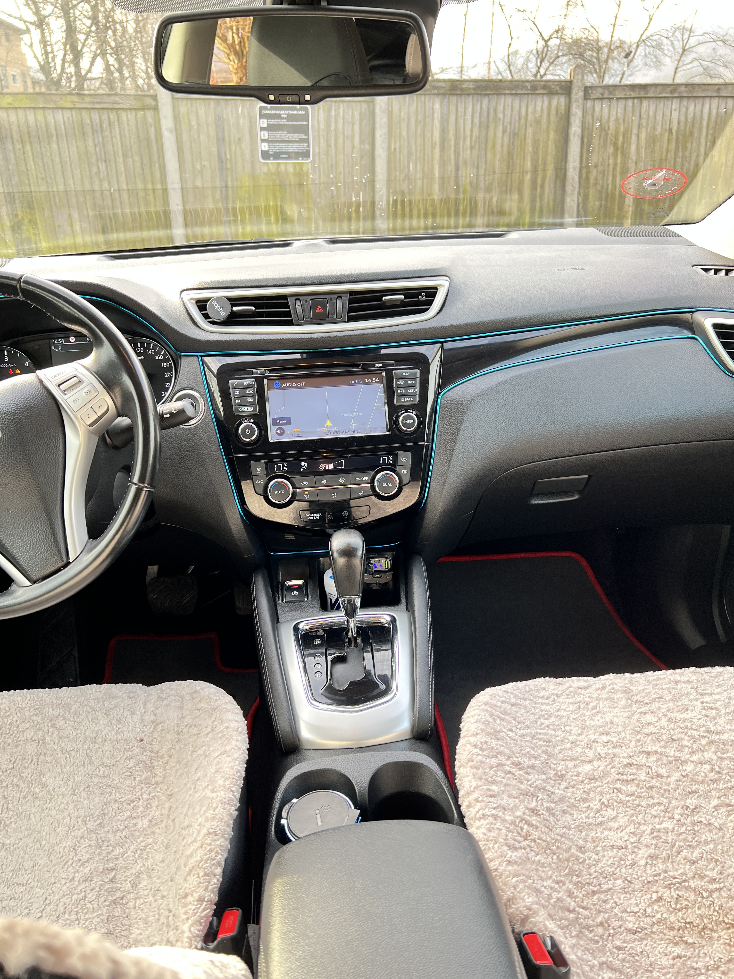 Hvid Nissan Qashqai fra 2016