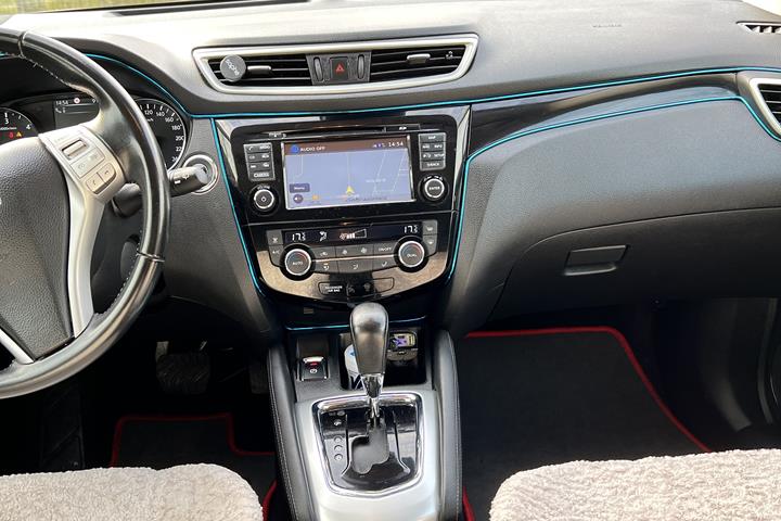Hvid Nissan Qashqai fra 2016