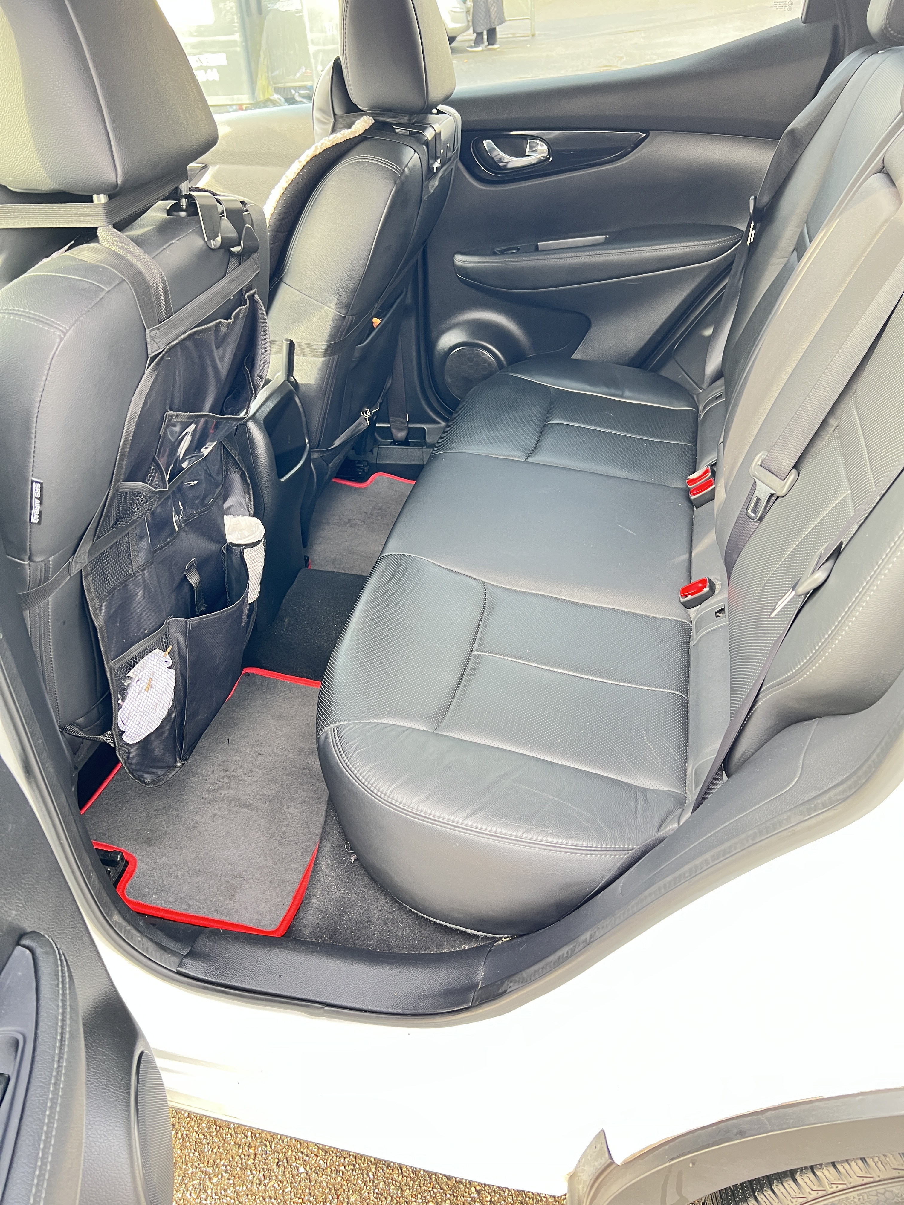 Hvid Nissan Qashqai fra 2016