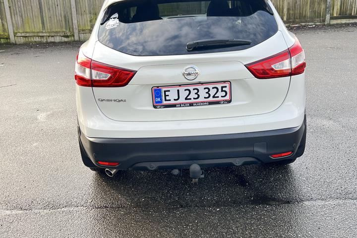 Hvid Nissan Qashqai fra 2016