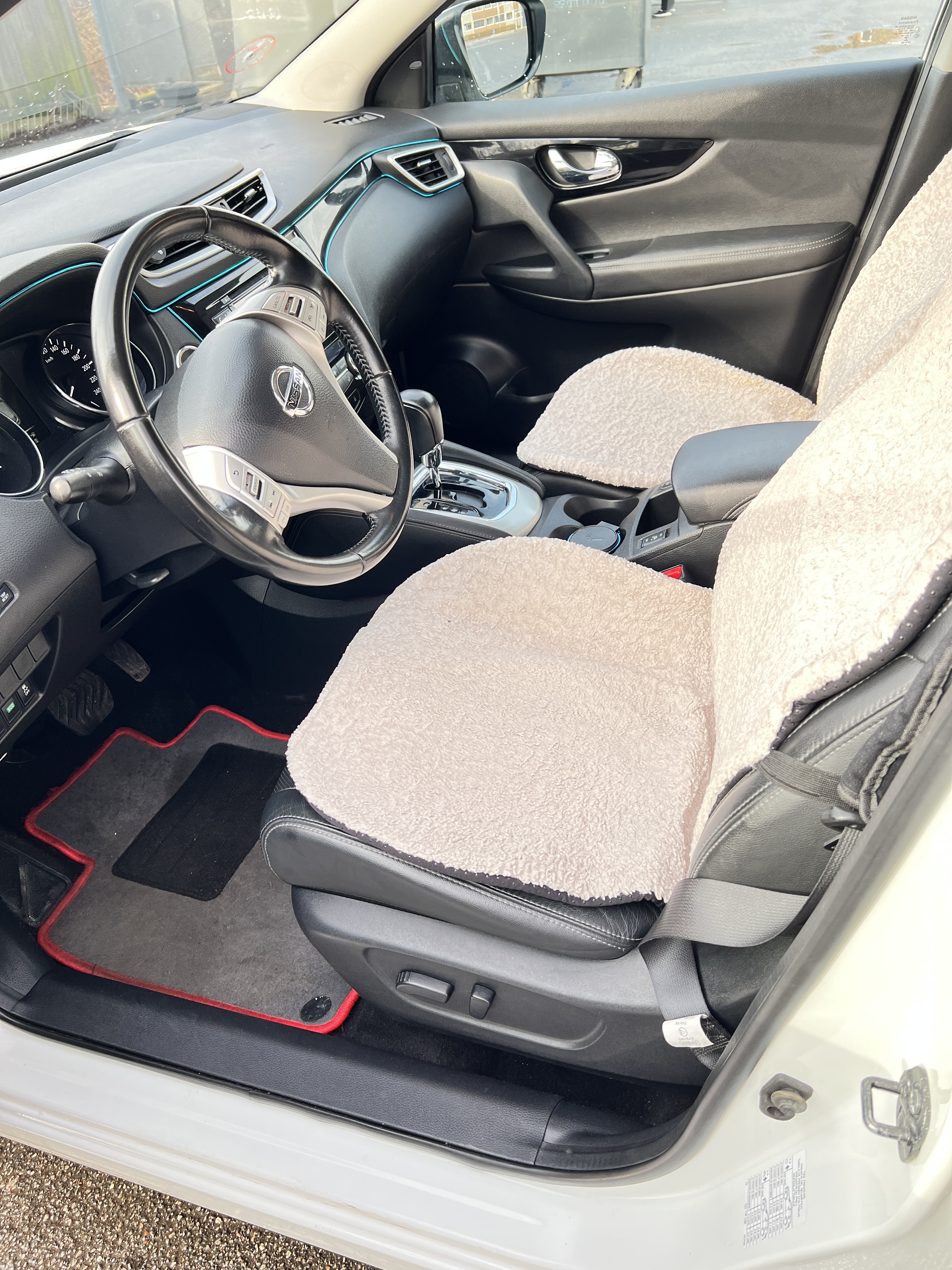 Hvid Nissan Qashqai fra 2016