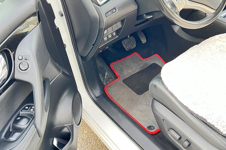 Hvid Nissan Qashqai fra 2016