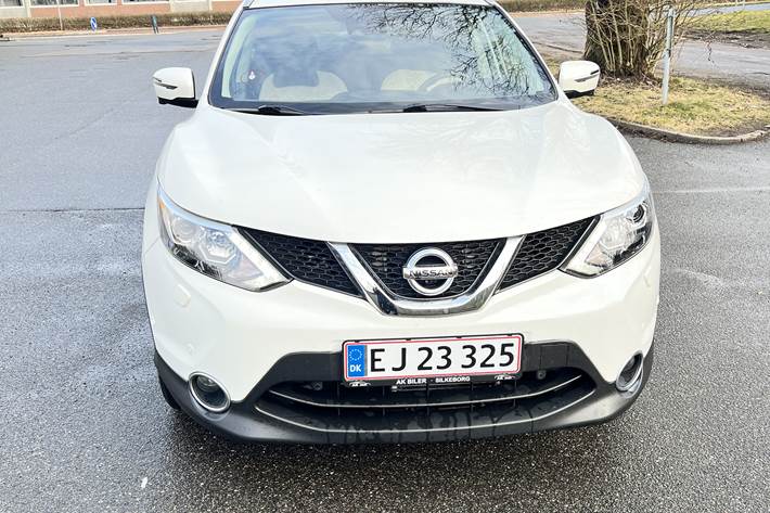 Hvid Nissan Qashqai fra 2016